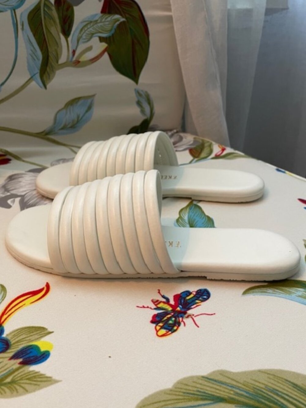 TKEES Caro Slide Sandals in White Brand New w/o Tags Size 5 NWOT - Picture 11 of 11